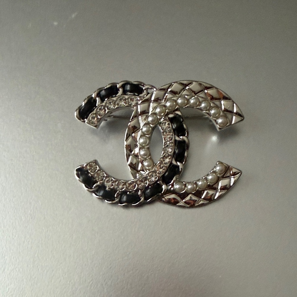 Elegant Silver and Black Interlocking Brooch